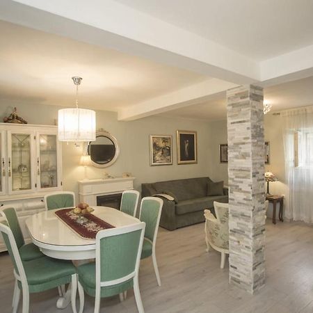 Apartment Antica With Yard & Bbq Split Exteriör bild