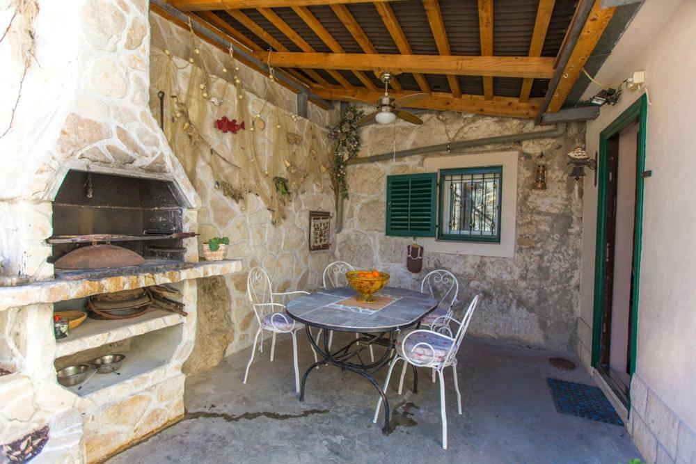 Apartment Antica With Yard & Bbq Split Exteriör bild
